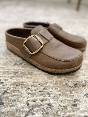 Mountain Sole Big Buckle Mule Brown Faux Leather Size 8